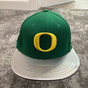Nike Oregon Fighting Ducks Green Silver OSFA Snapback Hat